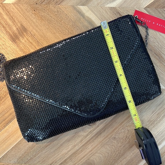 Black metallic chain clutch purse - Picture 5 of 5